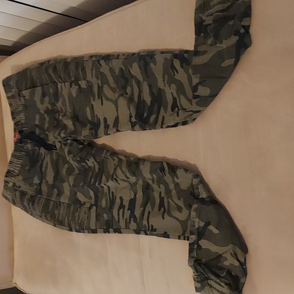 Mens Guess camouflage pants medium